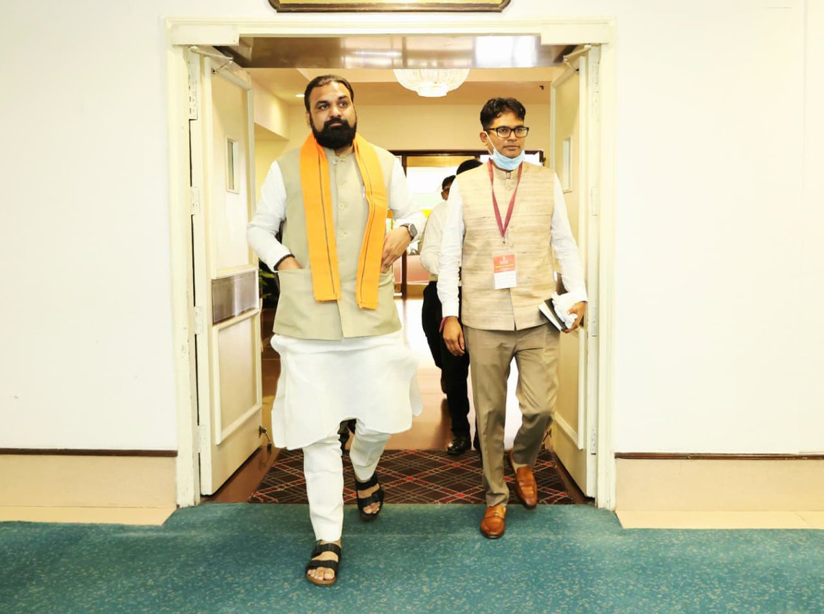 नई दिल्ली में वित्त मंत्री निर्मला सीतारमण जी की अध्यक्षता में हुई GoM बैठक में डिप्टी CM सम्राट चौधरी ने बिहार के मुद्दों पर हिस्सा लिया और इंश्योरेंस विषयों पर संवाद किया।

#gst #SamratChoudhary #NirmalaSitharaman