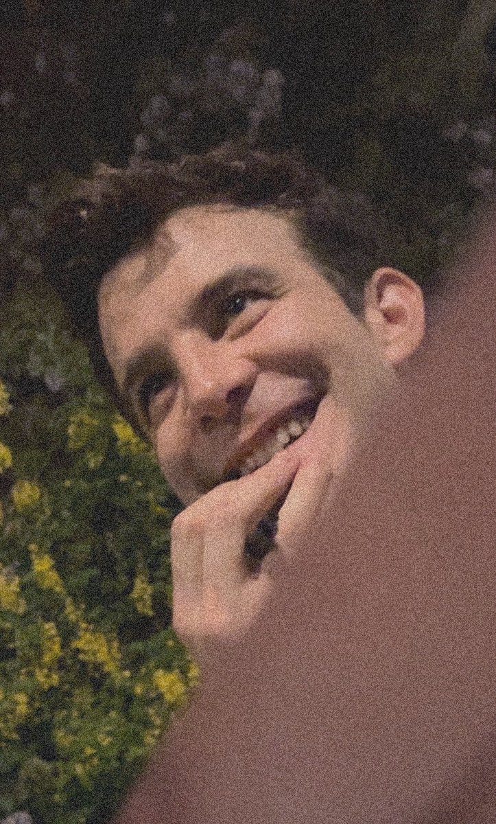 _thompsoncloud's tweet image. ☁️
•
•
•
•
•
•
•
#lukethompson #alittlelife #bridgerton
#benedictbridgerton #benophie 
#fanpage