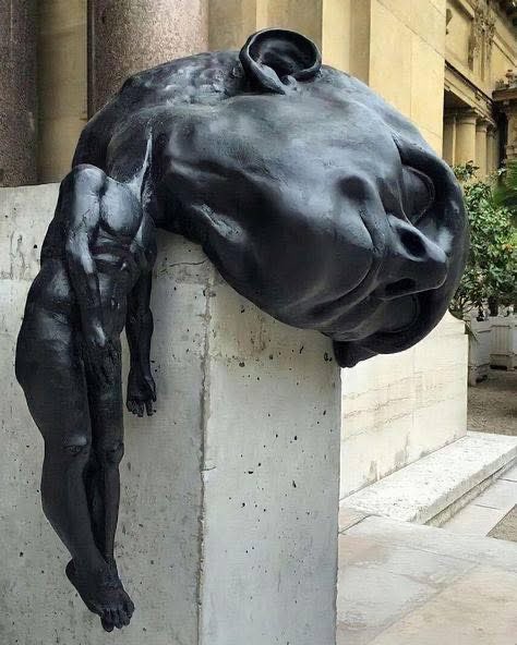 Томас Леруагийн бүтээл.
Бидний үүрч явдаг хамгийн хүнд ачаа бол бидний толгой доторхи бодол…