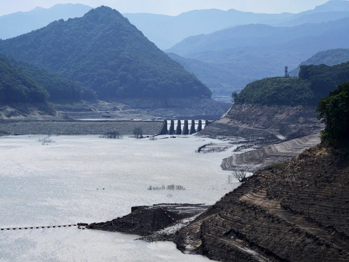 今日は胆沢ダム、というか水没していた石淵ダムをみてきました。遺跡感