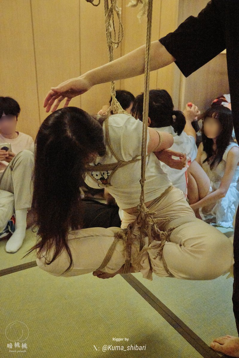 摸摸。

【暗桃桃🍑六周年庆】
🪢：我 <a href="/Kuma_shibari/">Kuma</a> 
👧🏻：AJ <a href="/LittleA_ai/">Artwlkill_aiii</a> 
📷：钥匙🔑 <a href="/Fungchamcham/">钥匙钥匙钥匙</a> 
🏠：暗桃桃 <a href="/darkpeachhhh/">暗桃桃</a> 

#shibari #緊縛