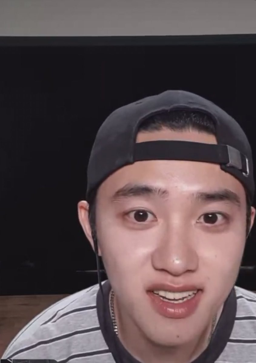 the choke hold Kyungsoo wearing his cap backwards has on me  >>>>>>