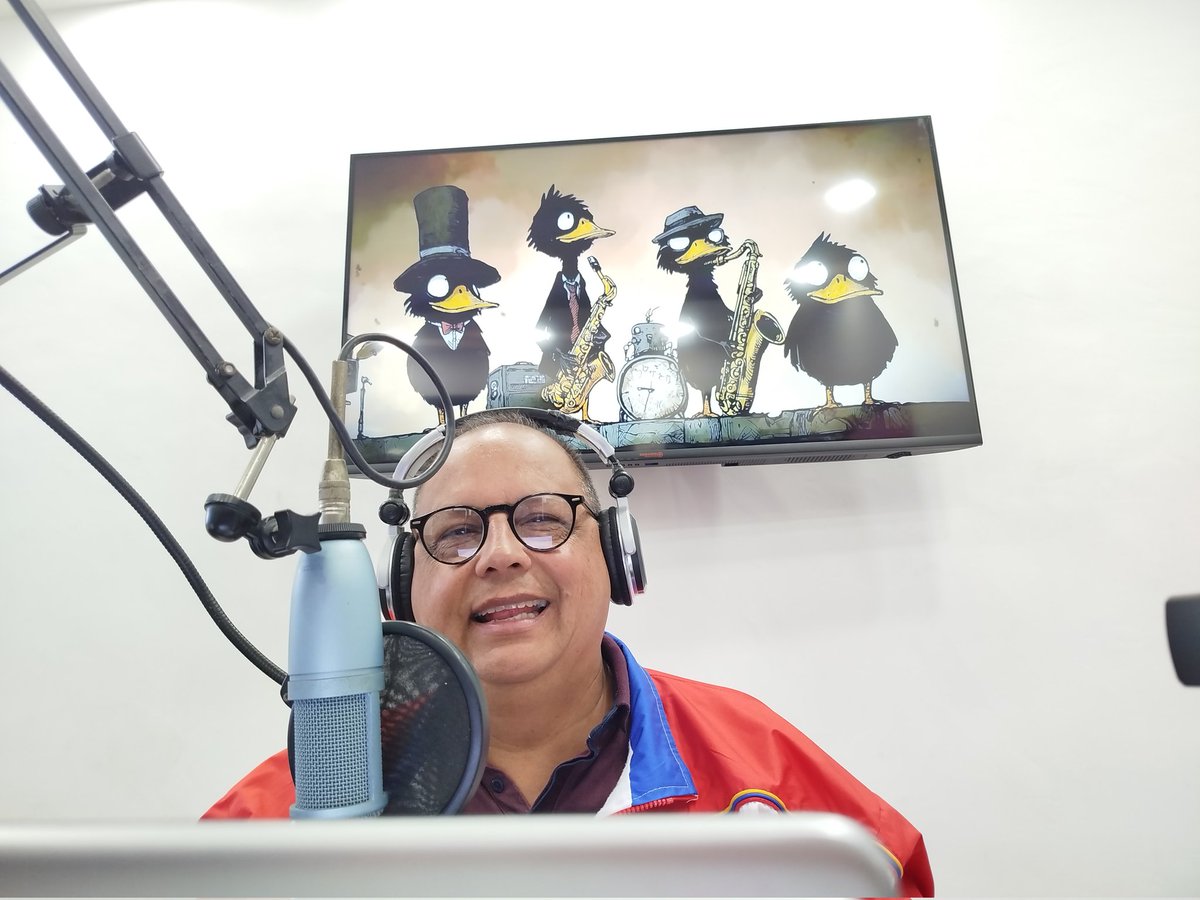 #PájaroDeLaAutopista (@nestor1ramirez) on Twitter photo De lunes a viernes escucha #DesdeLaCabina con #ElPájaroDeLaAutopista por <a href="/SonikStereo1017/">SonikStereo1017</a>.
La mejor selección musical, información, historia, entretenimiento, entrevistas y más!!!
6:30 a.m. a 8:30 a.m. De lunes a viernes escucha #DesdeLaCabina con #ElPájaroDeLaAutopista por <a href="/SonikStereo1017/">SonikStereo1017</a>.
La mejor selección musical, información, historia, entretenimiento, entrevistas y más!!!
6:30 a.m. a 8:30 a.m.