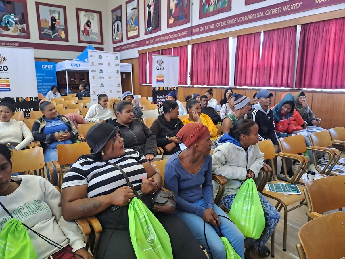 GCISGardenRoute's tweet image. Calitzdorp Citizen Forum G20 Youth Dialogue, presented by Nomhle, from GCIS with young people of Calitzdorp in the Kannaland Municipality 
#gcis
#GCISWesterCape
#G20SouthAfrica 
#G20Calitzdorp
#CPUT
#KannalandMunicipality