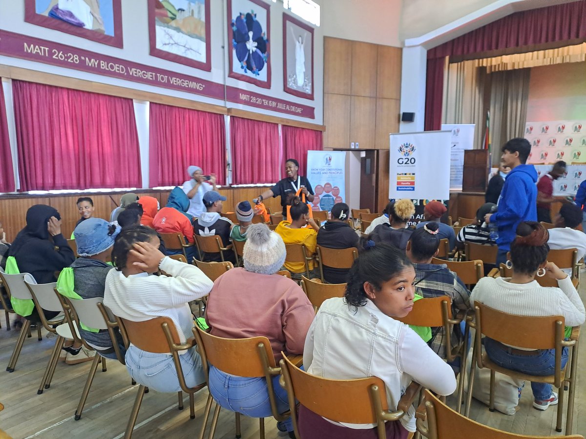 GCISGardenRoute's tweet image. Calitzdorp Citizen Forum G20 Youth Dialogue, presented by Nomhle, from GCIS with young people of Calitzdorp in the Kannaland Municipality 
#gcis
#GCISWesterCape
#G20SouthAfrica 
#G20Calitzdorp
#CPUT
#KannalandMunicipality