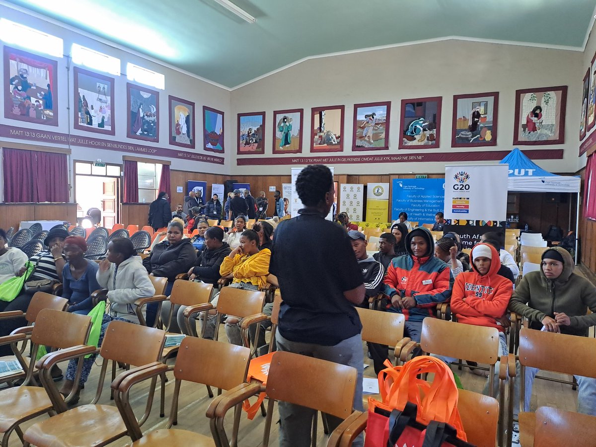 GCISGardenRoute's tweet image. Calitzdorp Citizen Forum G20 Youth Dialogue, presented by Nomhle, from GCIS with young people of Calitzdorp in the Kannaland Municipality 
#gcis
#GCISWesterCape
#G20SouthAfrica 
#G20Calitzdorp
#CPUT
#KannalandMunicipality