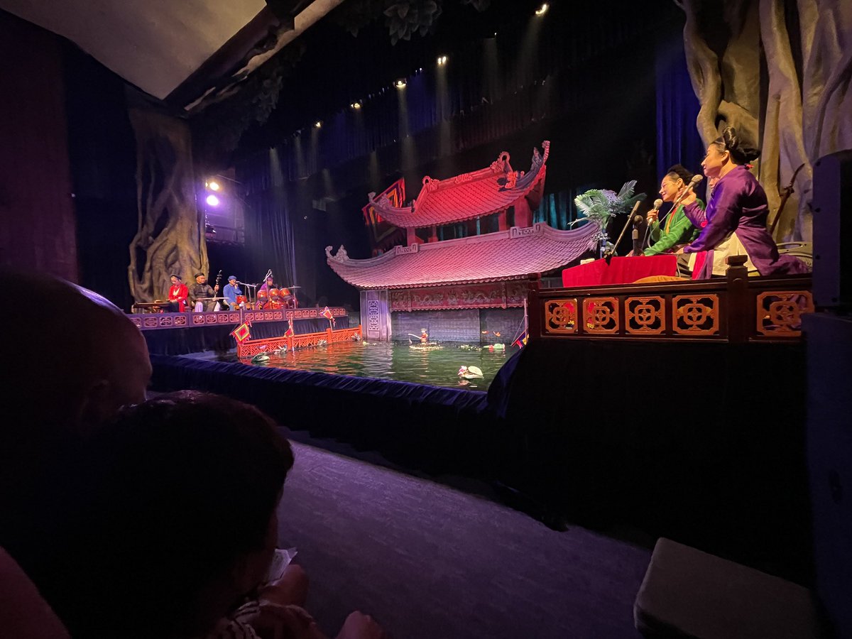 タンロン水上人形劇、結構良かったです。VIP席でも1200円なので、VIP席がおすすめです。