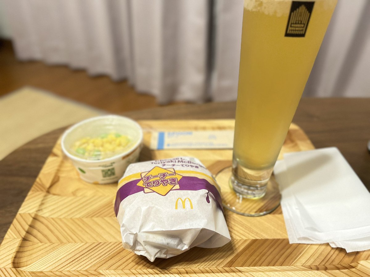 ohyaguchi's tweet photo. @McDonaldsJapan てりやきにしました(*^^*)

#チーチーとチーチー堂々降臨

#LUNASEA
#ROSIER
#LUNACHEE
#マクドナルド
#ルナフェス https://t.co/C2XB0BXQ2s