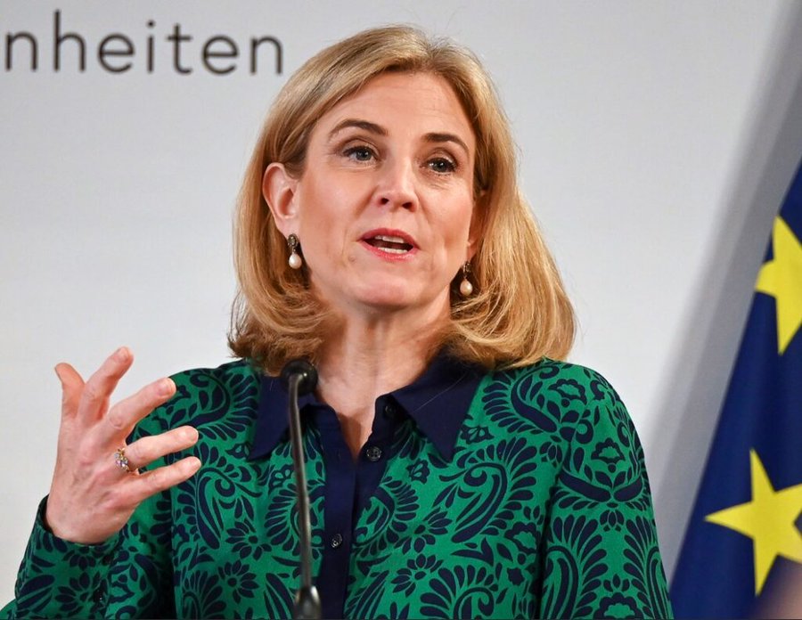 Was hat diese Meinl-Reisinger schon wieder in der Ukraine verloren!
Geld ausgeben, was wir nicht haben?!