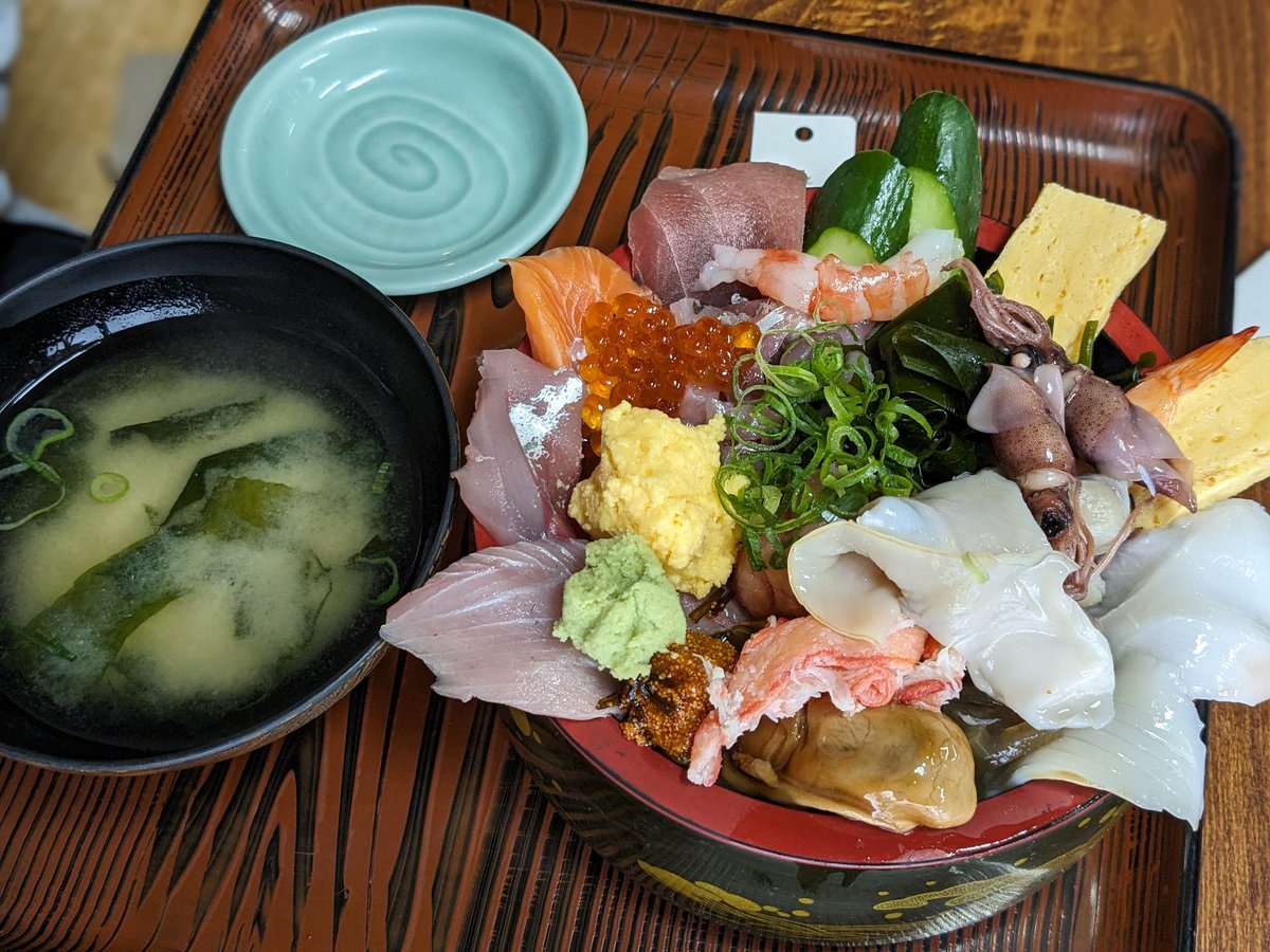 2 days left!!!!
until "The Best of Foodie -Selected by Chit-chat member-"💜

Here is "Seafood bowl" I ate on trip!!!!!