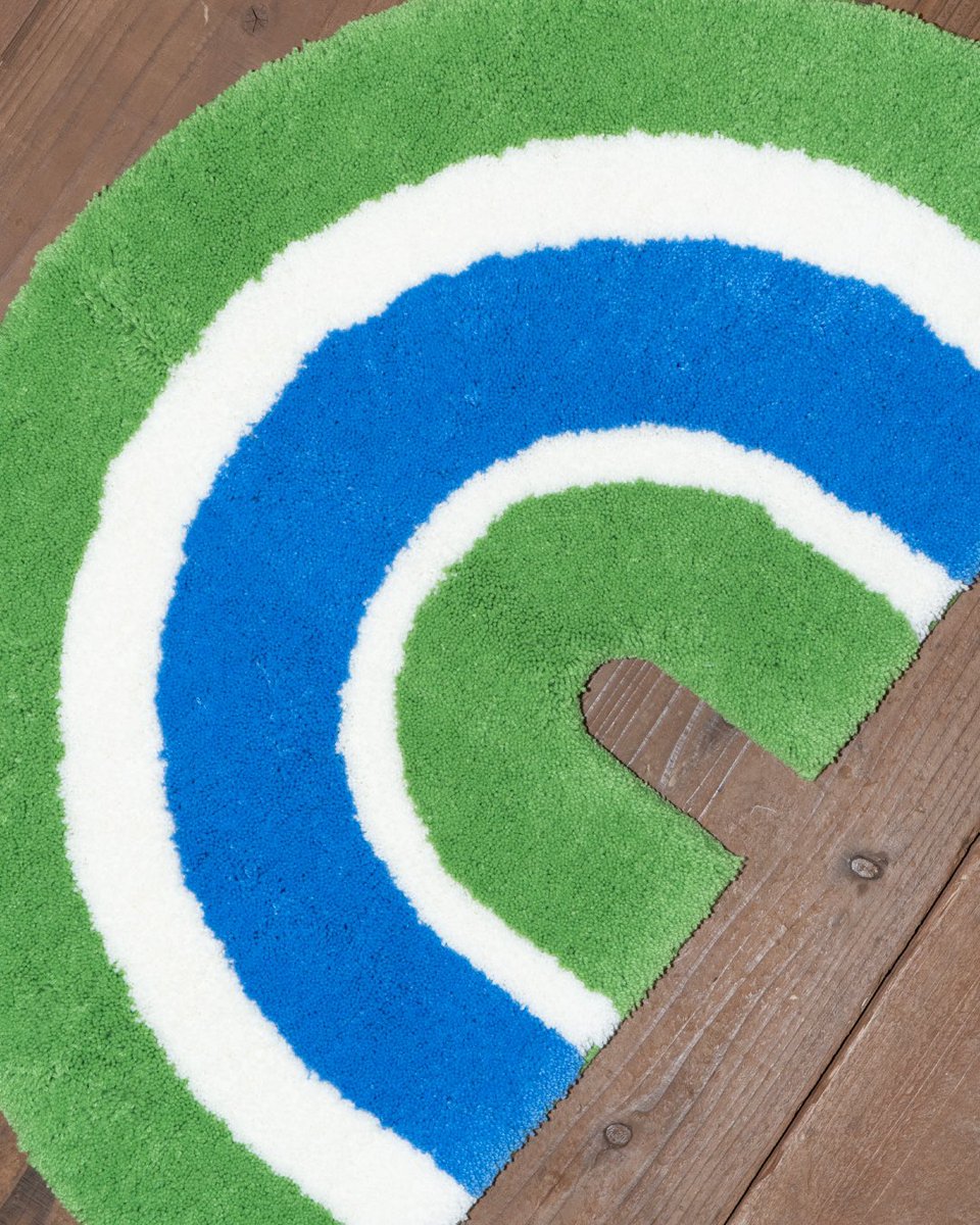 ファミリーマート × MIYOSHI RUG BAUM RUG のファミリーマートカラーを