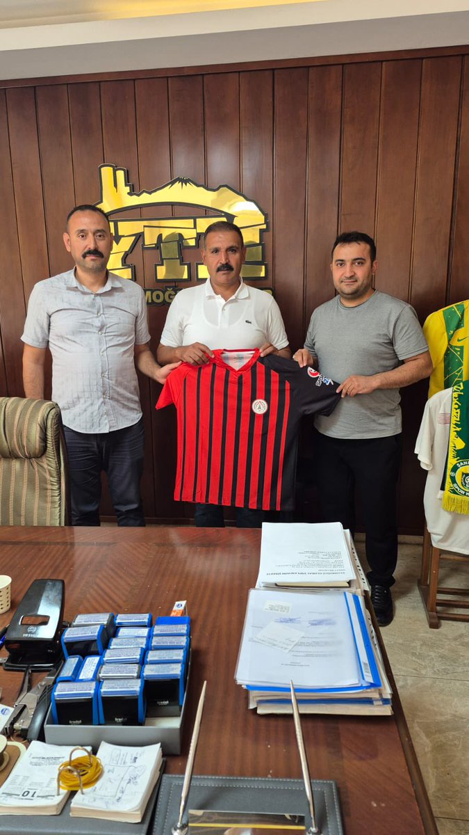 Karaköprü Belediyespor Başkanı Sn. Hamza Bayer ve Asbaşkan Sn. Mehmet Mızrak’a değerli ziyaretleri için teşekkür ediyorum. Şehir takımlarımızın güçlenmesi, yalnızca spora değil; gençlerimizin geleceğine ve şehrimizin birlik beraberliğine yapılan bir yatırımdır.