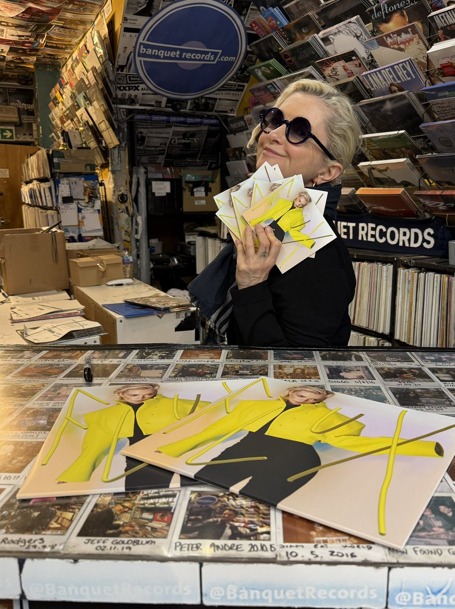 ✍️ ALISON GOLDFRAPP ✍️ Alison at Banquet to sort the Personally Signed  copies of new album Flux last chance to get yours at https://t.co/5OWLHaUUzo
