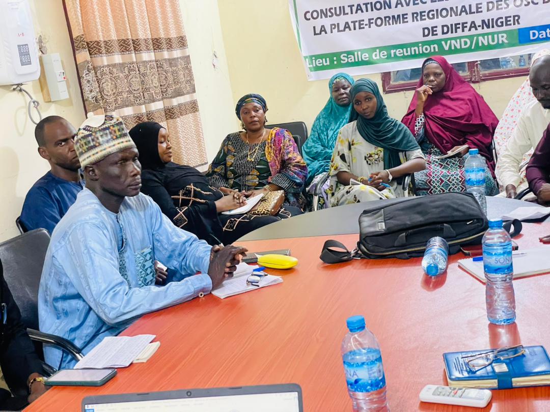 laclacnetwork's tweet photo. Le lundi 18 août 2025, @laclacnetwork a participé à une réunion de consultation des Organisations de la Société Civile (OSC) membres de la plateforme régionale de la @lcbc_cblt s’est tenue dans la salle de l’ONG VND Nour à Diffa.

#LCBC #CBLT #laclacnetwork #youth4peace #LacTchad https://t.co/dPLzwydnkZ