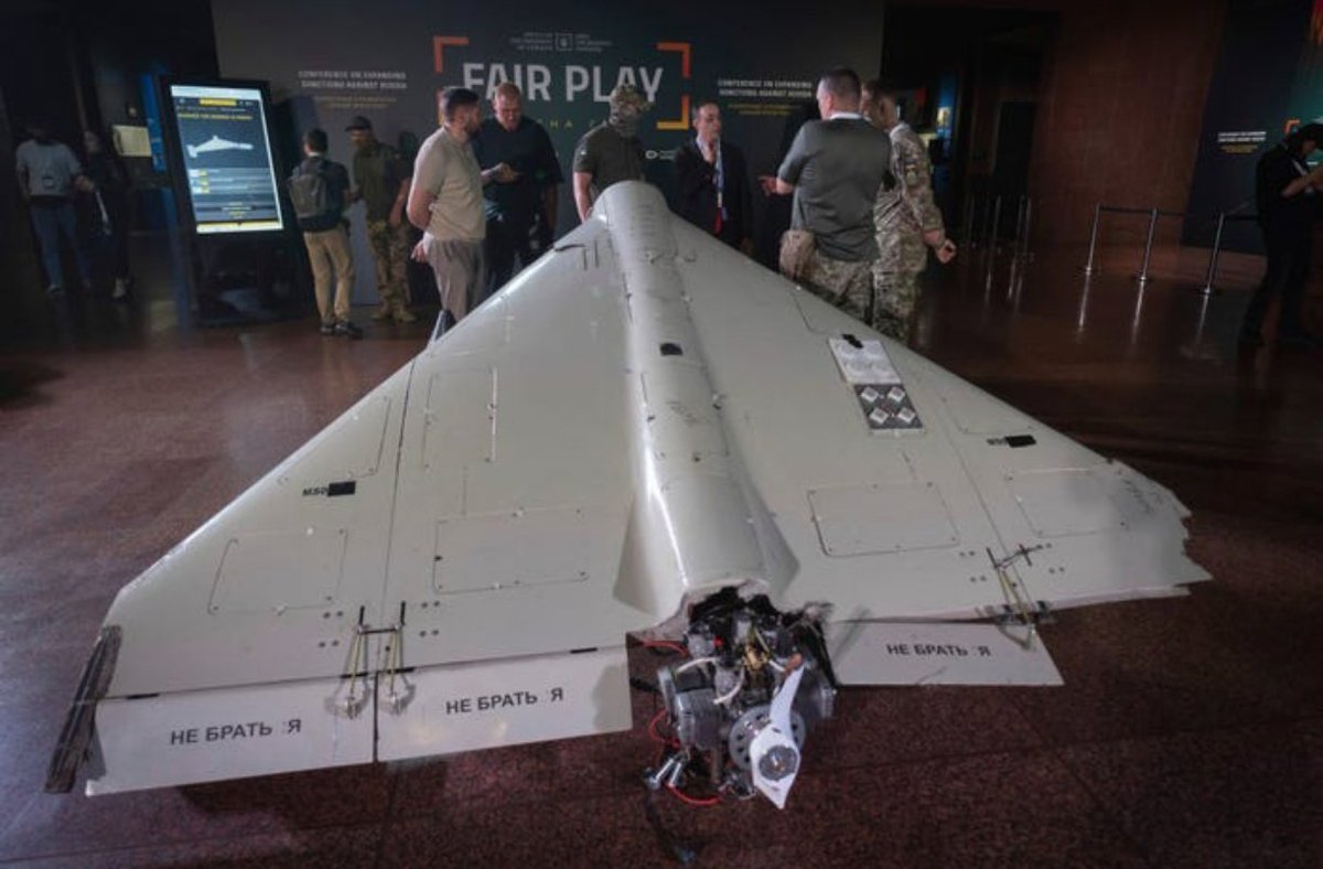 DawidKamizela's tweet image. Panie ministrze czy wie Pan jaka głupotę napisał? 

SkyCtrl nie został zaprojektowany do zwalczania Szachedów tylko dronów klasy mikro np. DJI

Nie ma on środków kinetycznych które pozwoliłyby zestrzelić taki BSP a zasięg jego zakłócarek liczony jest w setkach / tysiącach metrów