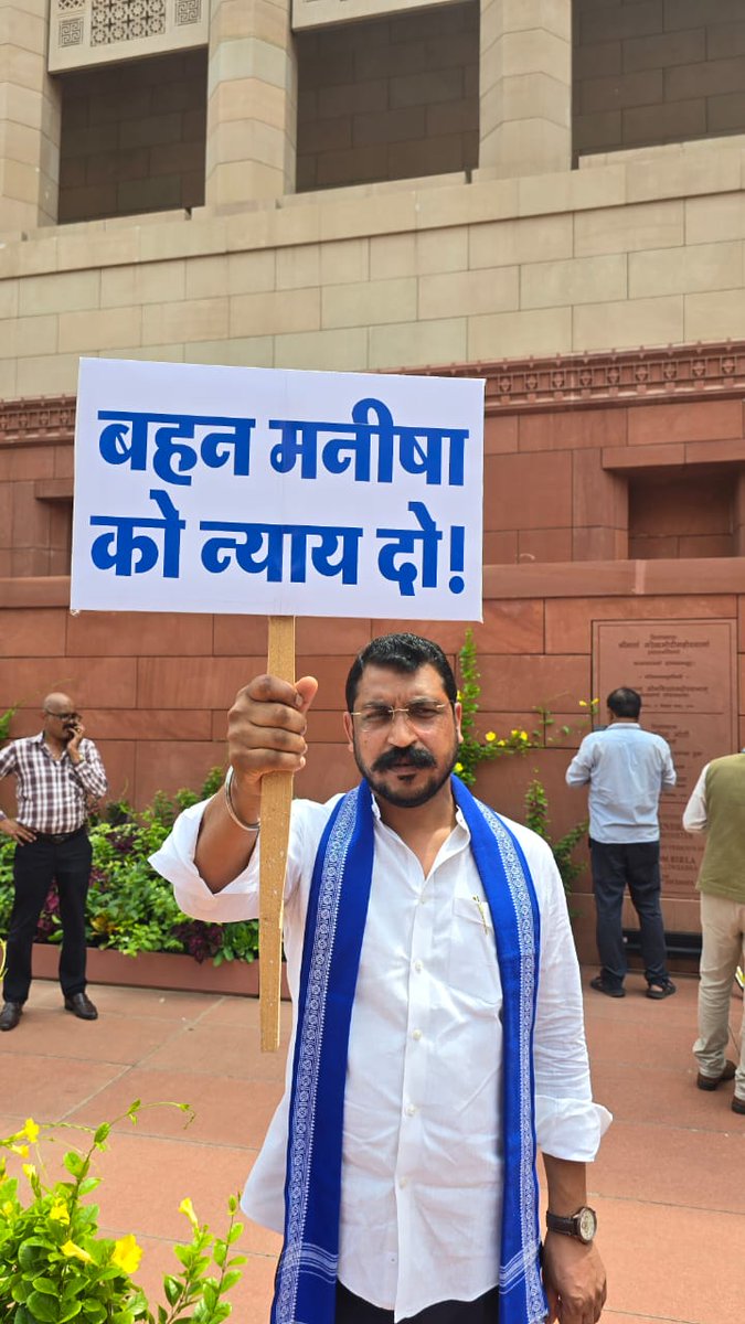 KammoMeghwal333's tweet photo. हमारे नेता पर हमें गर्व क्यों है इसका यही प्रमाण है।
@BhimArmyChief https://t.co/YZlZ4mTWu7