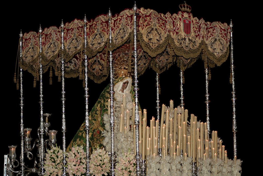 De Cofradías (@dcofradias) on Twitter photo La Virgen de las Mercedes portando el manto camaronero de la Esperanza Macarena durante la salida extraordinaria del año 2006 con motivo del L Aniversario Fundacional de la <a href="/hdadstagenoveva/">Santa Genoveva</a>. La Virgen de las Mercedes portando el manto camaronero de la Esperanza Macarena durante la salida extraordinaria del año 2006 con motivo del L Aniversario Fundacional de la <a href="/hdadstagenoveva/">Santa Genoveva</a>.