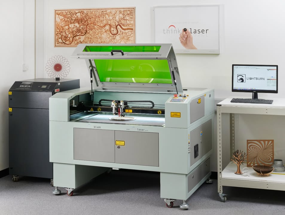 Thinklaser's tweet photo. The Lightblade can come in a dual source configuration with CO2 and fibre laser sources giving the ability to cut and mark non-metallic materials as well as marking metallic ones.  
https://t.co/1nkmvITMRl 

#LightBlade #LaserMachine #DualSource #ThinkLaser https://t.co/ESdgNBY5gc
