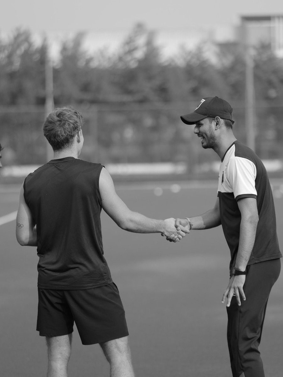 That handshake could buy… 5 extra minutes of rest, &amp; maybe a cheat meal. 😉🤝

#DilVichSoorma