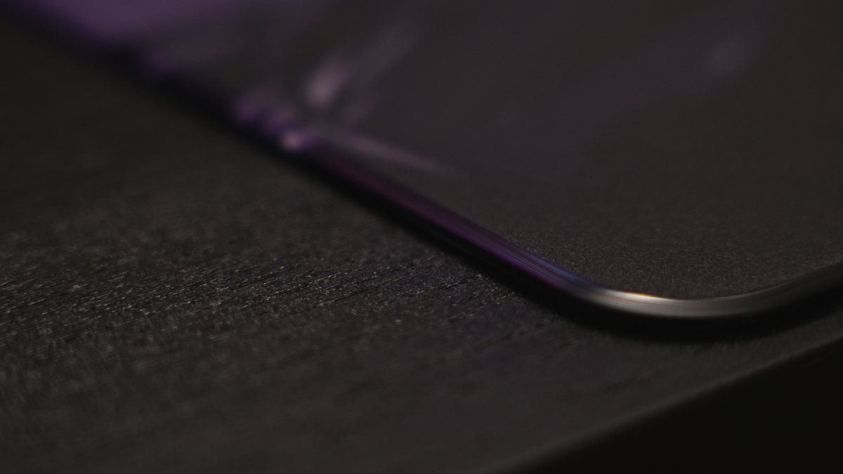 GLSSWRKSの最新作 ”ZANE”  

超超スピードタイプ
カーリング専用ガラスパッド()
マウスを滑らせた瞬間にわかるスピードタイプ 

・ブラックとパープル基調の新しいデザイン 
・ラウンドエッジ加工 
・実測3.1mm (ラバー層含む)の薄型 

8/29 発売予定
Thx <a href="/GLSSWRKSGG/">GLSSWRKS</a>