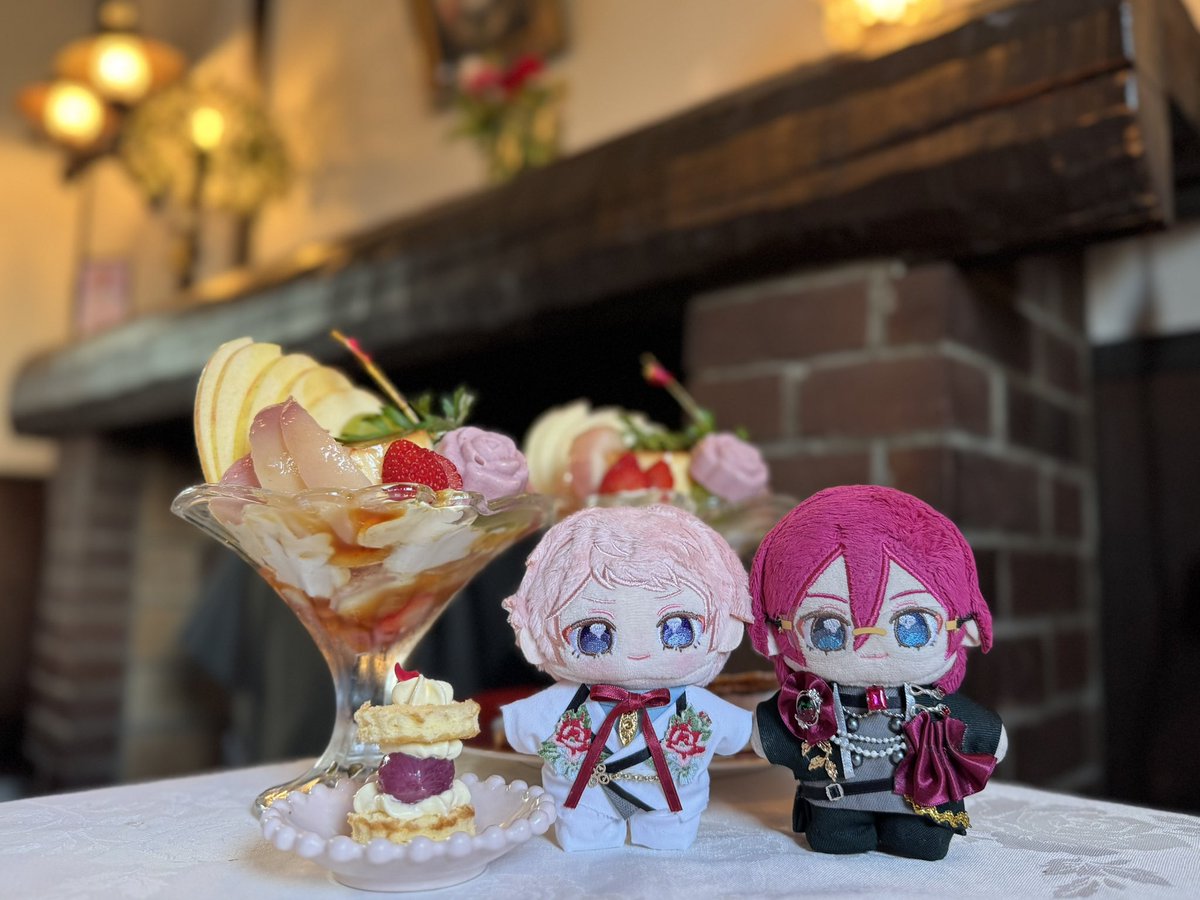 フィーチャー2衣装あわせ🌹
薔薇モチーフのカフェ可愛かったね、いばしゅぬ
 #いつぬいが見られるタグ