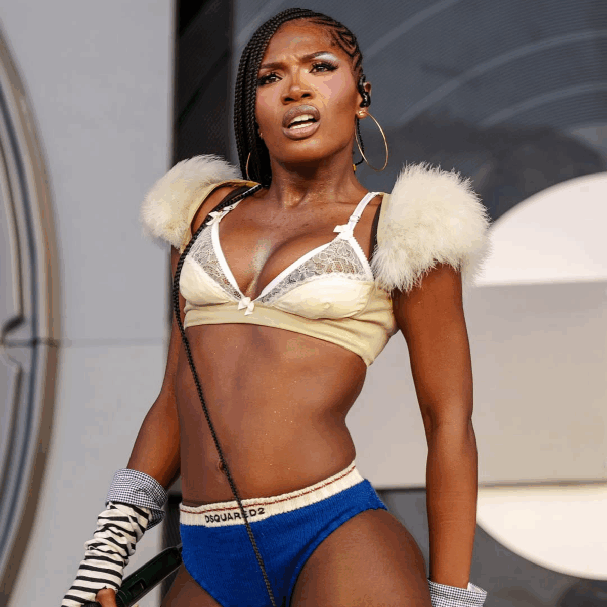 allaboutgingerr's tweet photo. Doechii Cancels European Festival Dates Ahead of Scheduled Performances 
Read more
https://t.co/vdO3XYFJvu https://t.co/gxGY3Dz41S