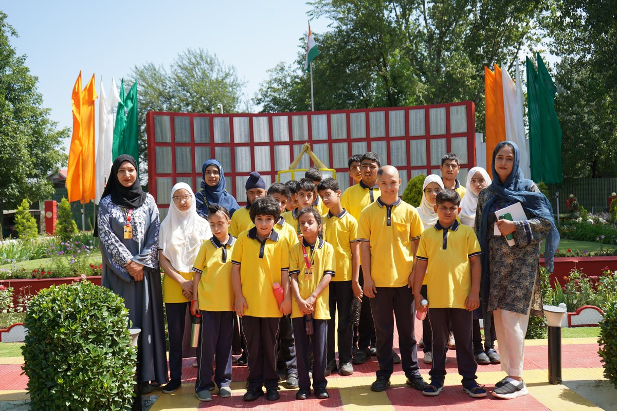 Dagger Parivaar School tweet media