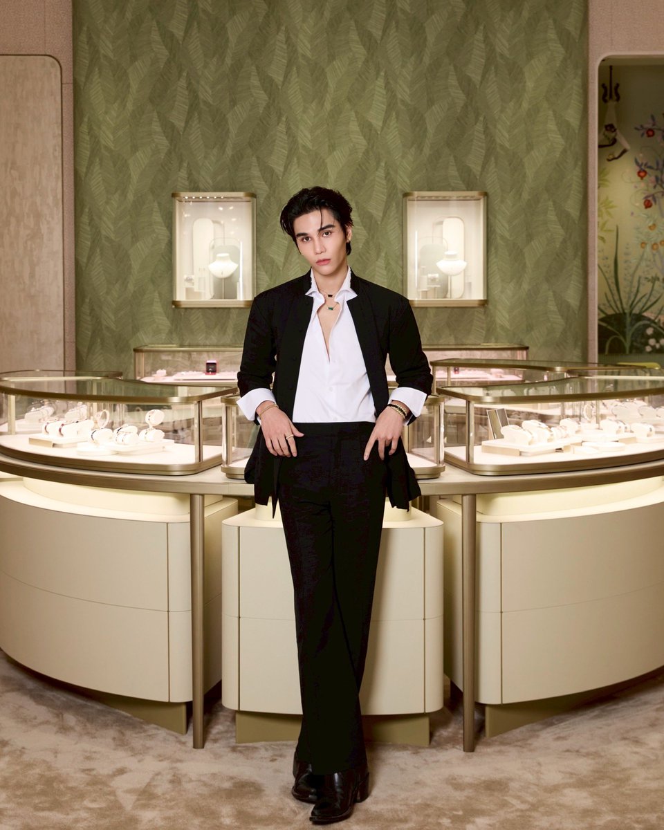 เจฟ ซาเตอร์ (<a href="/jeffsatur/">𝗝 𝗘 𝗙 𝗙 𝗦 𝗔 𝗧 𝗨 𝗥 (罗杰夫)</a>) ร่วมเฉลิมฉลองการเปิดตัวบูติคคาร์เทียร์ แฟลกชิปแห่งใหม่  เมื่อวันที่ 18 สิงหาคม 2568 ณ สยามพารากอน บนพื้นที่ 758 ตร.ม. สองชั้น ภายใต้แนวคิด “Heavenly Cartier” ที่ผสานดีไซน์ร่วมสมัยกับมรดกไทย ภายในบูติคมีงานศิลป์หลากหลาย ทั้งโคมไฟจาก O Thai