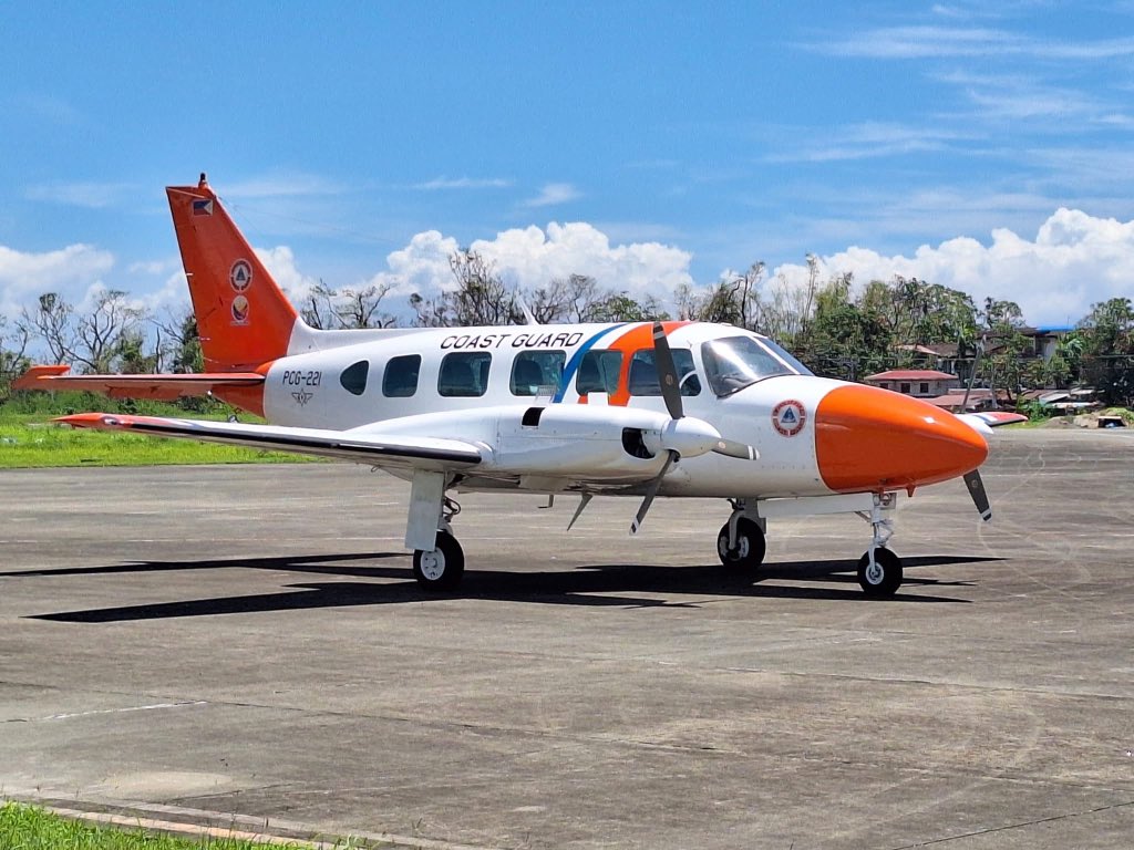 The latest addition to the diverse fleet of aircraft of Philippine Coast Guard Aviation Command, the PA-31 Navajo with tail number PCG-221. 

📸: Jun Malunes Tamayo through AFP Modernization Review