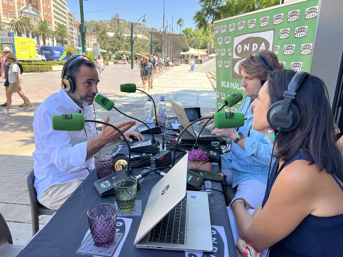 PSOEaytoMalaga (@psoeaytomalaga) on Twitter photo 🎙️ Comenzamos el miércoles de #FeriaMLG atendiendo a las radios que cubren esta semana desde el Centro.
El portavoz socialista <a href="/aDanielPerez/">Dani Pérez /❤️🇪🇺</a> cuenta cómo está viviendo la Feria en <a href="/SER_Malaga/">SER Málaga</a> y <a href="/OndaCeroMalaga/">Onda Cero Málaga</a>. 🎙️ Comenzamos el miércoles de #FeriaMLG atendiendo a las radios que cubren esta semana desde el Centro.
El portavoz socialista <a href="/aDanielPerez/">Dani Pérez /❤️🇪🇺</a> cuenta cómo está viviendo la Feria en <a href="/SER_Malaga/">SER Málaga</a> y <a href="/OndaCeroMalaga/">Onda Cero Málaga</a>.