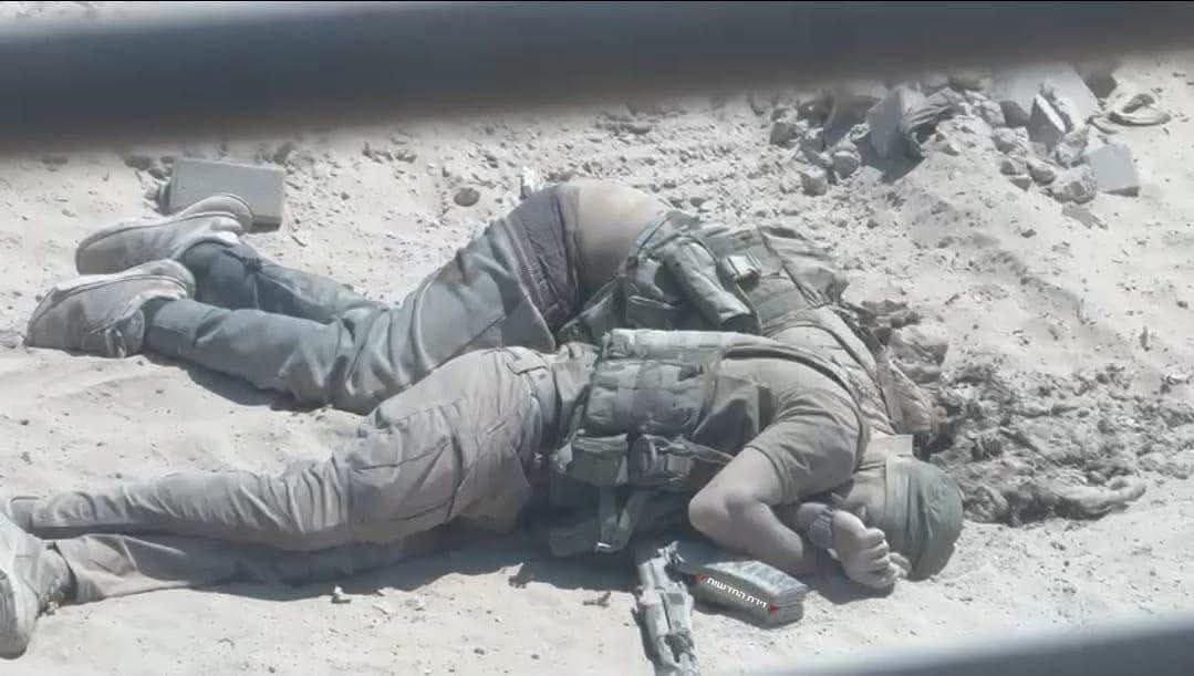 صورة شهداء الاقتحام من نخبة القسام داخل موقع الالتحام ..

تقبلهم الله مقبلين غير مدبرين 
أهل الأرض وأبنائها..