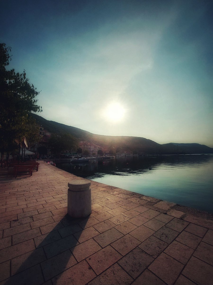 Tko "zna gledati" .., već je jutro najavilo promjenu vremena 🫡, Bakar ⚓
#Bakar <a href="/Zaljev/">Zaljev Kvarner</a> 
📸 Marijana Radešić