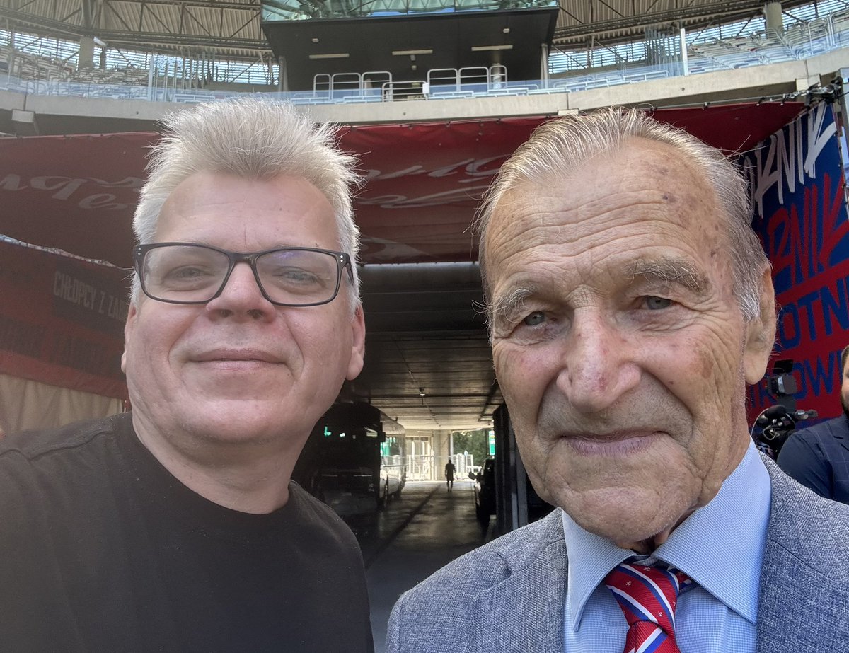Dla Stanisława Oślizło mam ogromny szacunek. Nie tylko za dawną klasę sportową. Ten człowiek jest idealnym przykładem usposobienia największych dawnych gwiazd, które wyróżniają się mieszanką skromności, kultury i dobrego nastroju🔥Poziom kiedy nikomu nie trzeba nic udowadniać☝️