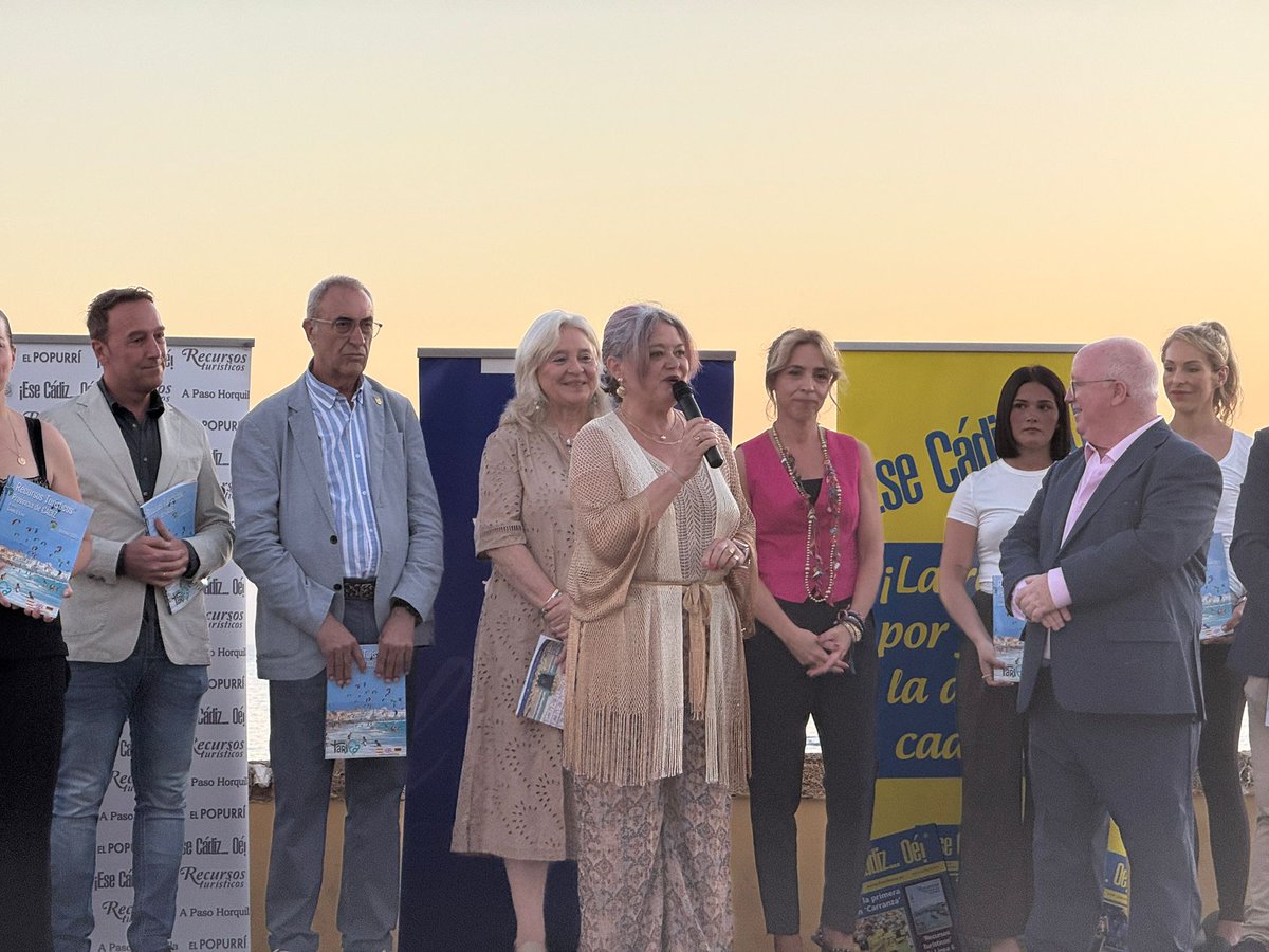 La subdelegada @BlancaFlores asistió a la presentación de la revista Recursos Turísticos de la Provincia de Cádiz.
📈 Casi 1,3M turistas hasta junio en 2024.
🌍 Gobierno apuesta por un turismo sostenible y de calidad.
#Cádiz #Turismo #GobiernoDeEspaña