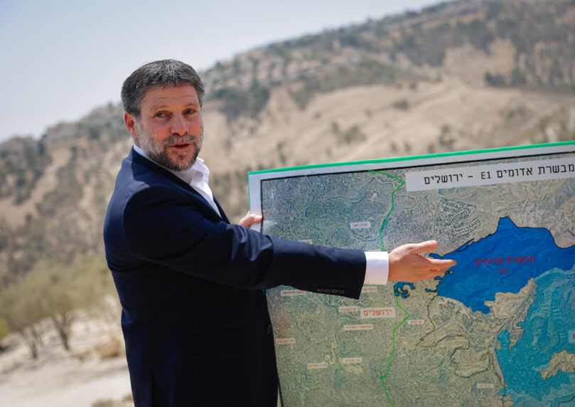 השר בצלאל סמוטריץ' ממשיך במרץ בסיפוח בפועל של יו"ש ונוקט במהלכים בלתי הפיכים שמקדמים אותנו בצעדי ענק לקראת מדינה דו-לאומית עם רוב ערבי. 

מאז הקמת הממשלה, האיץ סמוטריץ' את הבנייה היהודית בשטחי יו"ש. בשנתיים האחרונות הממשלה בעשרות יישובים חדשים ביו"ש וניתנו עשרות אלפי אישורי