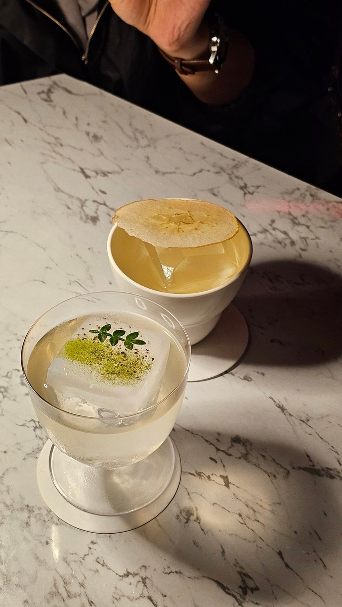 88174C's tweet image. 亞洲50大入圍
每款酒都無雷可以無腦點
連無酒精調飲都超讚每款都好喝
店員都很友善 Bartender 也都超帥

🚩To Infinity ＆ Beyond 
🔹️平日基本消費$500/人 限時2小時沒客滿不會趕人 每款酒大概都在$400～$450

#ToInfinityandBeyond #tabekirby