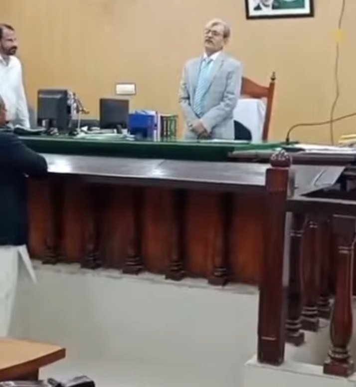 Saqib Bashir (@saqibbashir156) on Twitter photo دلچسپ : یہ سیشن جج ساہیوال ابراہیم اصغر 18 اگست کو ریٹائرڈ ہوئے ہیں وائرل ویڈیو میں جو کوئی انقلاب ان سے منسوب کیا جا رہا ہے وہ سب جھوٹ ہے ان جج صاحب کے قریبی ذریعوں سے میں نے پوچھا بتایا گیا کہ جج صاحب کو ٹک ٹاک کا شوق تھا انہوں نے اپنی ریٹائرمنٹ کے دن وہ شوق پورا کیا ویڈیو دلچسپ : یہ سیشن جج ساہیوال ابراہیم اصغر 18 اگست کو ریٹائرڈ ہوئے ہیں وائرل ویڈیو میں جو کوئی انقلاب ان سے منسوب کیا جا رہا ہے وہ سب جھوٹ ہے ان جج صاحب کے قریبی ذریعوں سے میں نے پوچھا بتایا گیا کہ جج صاحب کو ٹک ٹاک کا شوق تھا انہوں نے اپنی ریٹائرمنٹ کے دن وہ شوق پورا کیا ویڈیو