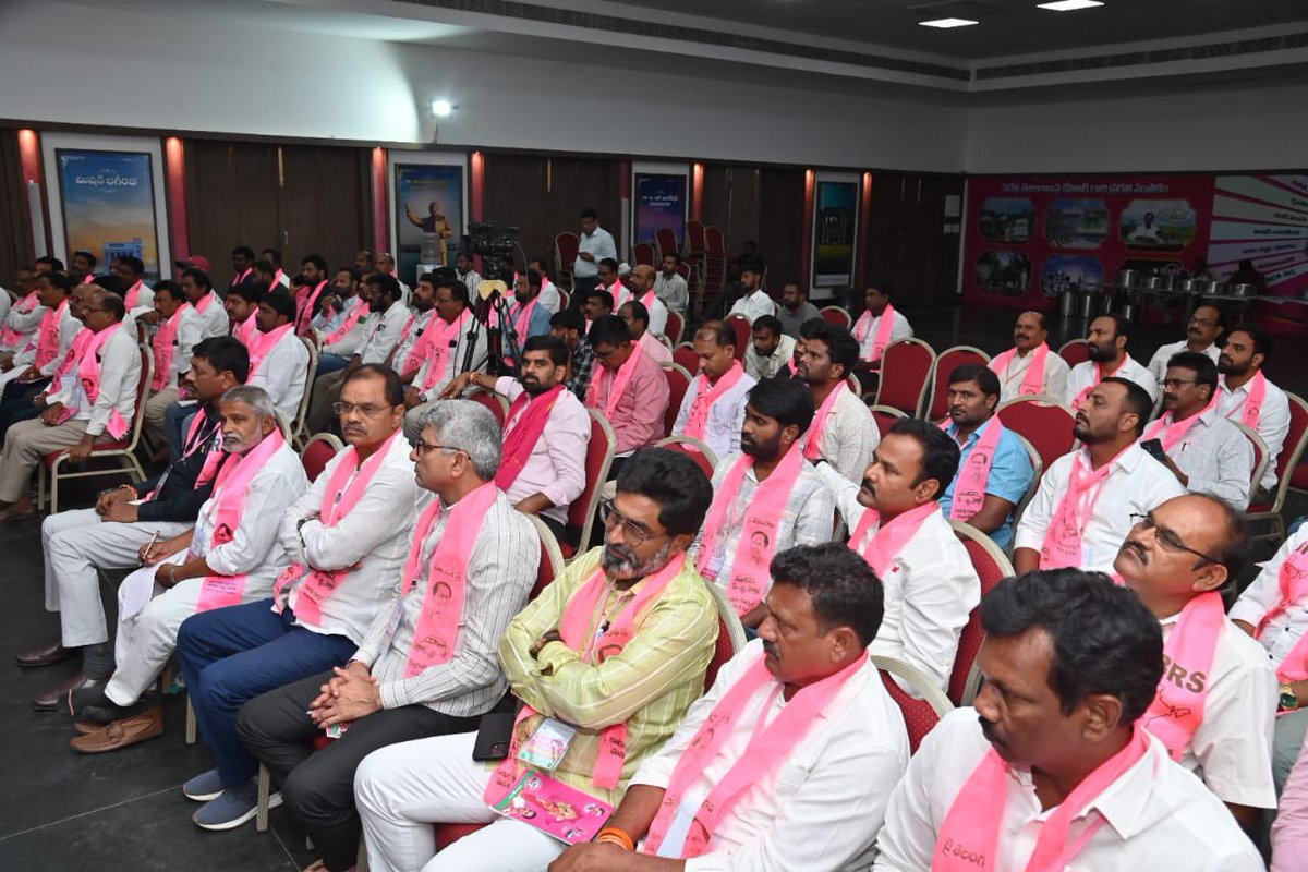 హైదరాబాదులోని తెలంగాణ భవన్ నందు జరిగిన  టీబీజీకేఎస్ కేంద్ర వర్గ కార్యవర్గ సమావేశానికి హాజరై నూతన అధ్యక్షులు గా ఎన్నికైన కొప్పుల ఈశ్వర్  గారికి అభినందనలు తెలియజేయడం జరిగింది.

<a href="/BRSparty/">BRS Party</a>