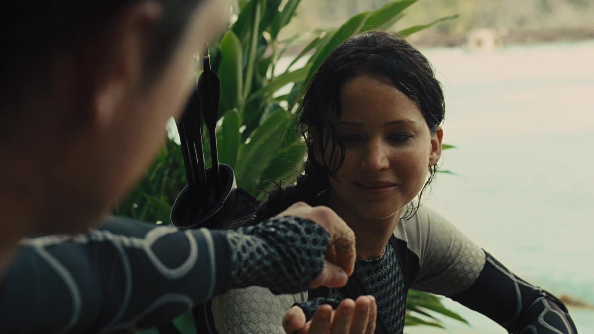 thngergames's tweet image. meu império romano é a cara de satisfação do peeta depois de dar uma pérola para a katniss