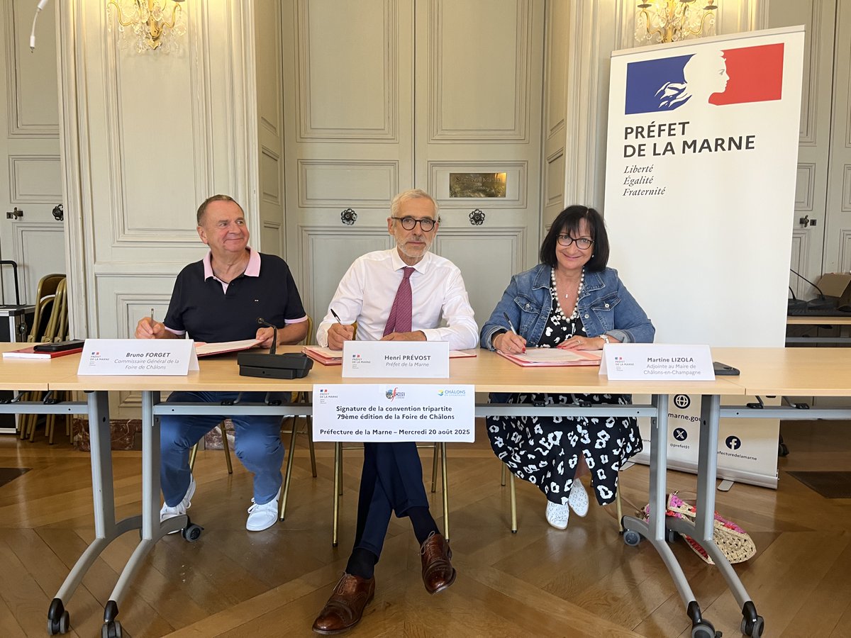 Préfet de la Marne 🇫🇷 (@prefet51) on Twitter photo #Sécurité #FoireDeChalons
Henri Prévost, préfet de la Marne, Martine Lizola, adjointe au Maire de Châlons-en-Champagne, et Bruno Forget, commissaire général de la Foire, ont signé aujourd’hui la convention tripartite de sécurisation de la 7️⃣9️⃣ème <a href="/foiredechalons/">Foire de Châlons</a> .
Cette #Sécurité #FoireDeChalons
Henri Prévost, préfet de la Marne, Martine Lizola, adjointe au Maire de Châlons-en-Champagne, et Bruno Forget, commissaire général de la Foire, ont signé aujourd’hui la convention tripartite de sécurisation de la 7️⃣9️⃣ème <a href="/foiredechalons/">Foire de Châlons</a> .
Cette