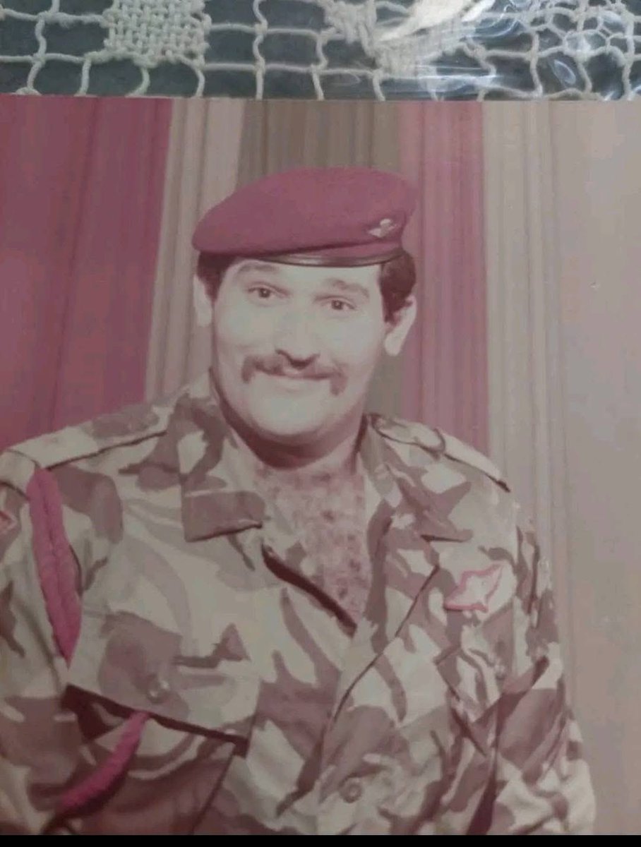 المرحوم العقيد ق.خ هشام الدين السامرائي ،
 من ضباط لواء ٦٥قوات خاصه. تشكيل سيف القائد شارك اغلب معارك القادسيه الثانيه رحمه الله 
الصوره عندما كان برتبة ملازم