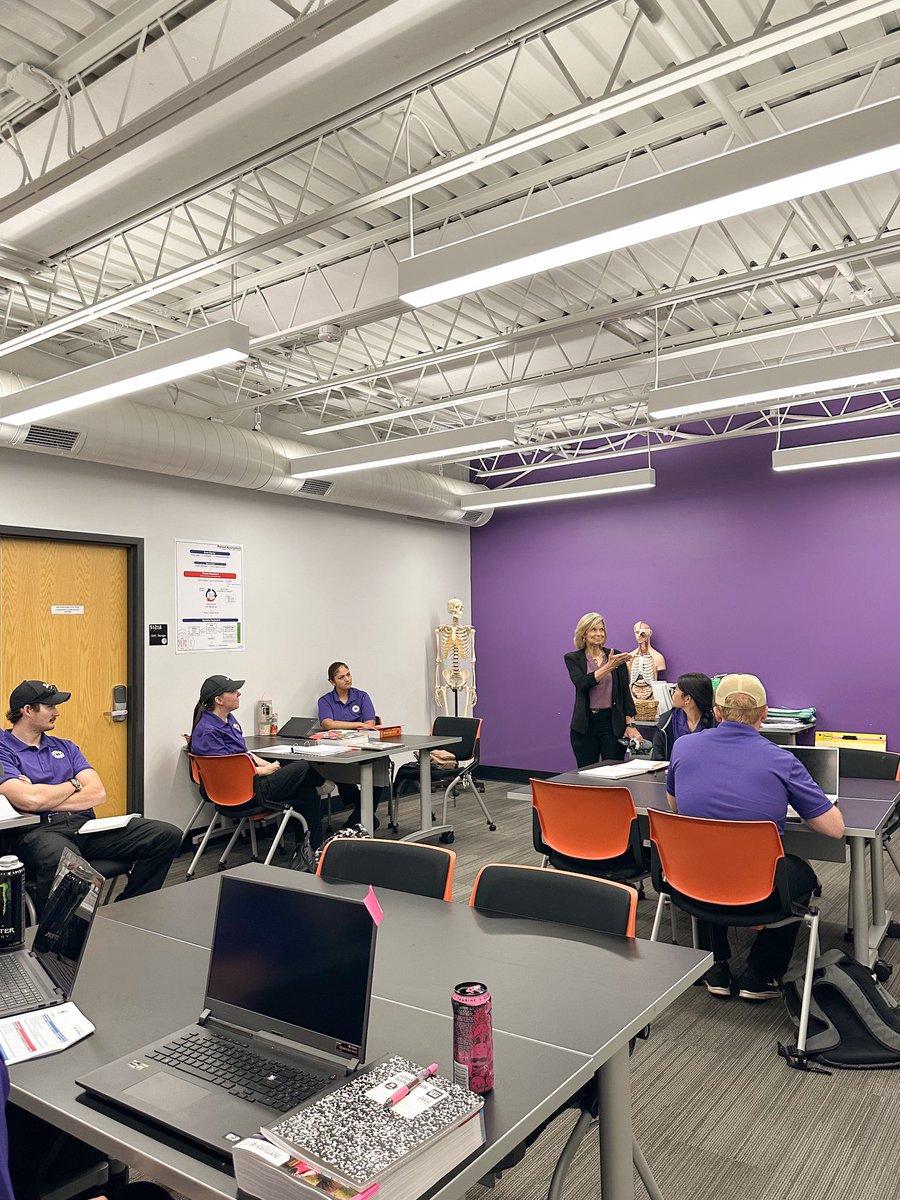 ButlerCC's tweet photo. From nursing to ID3D, biology to EMT โ and even a full class of Early College Academy studentsโฆ Dr. Daniel met some of the best at our Andover campus today! ๐๐ป Weโre excited for everything this semester has in store. ๐ #ButlerCC #ButlerGrizzlies #communitycollege #backtoschool