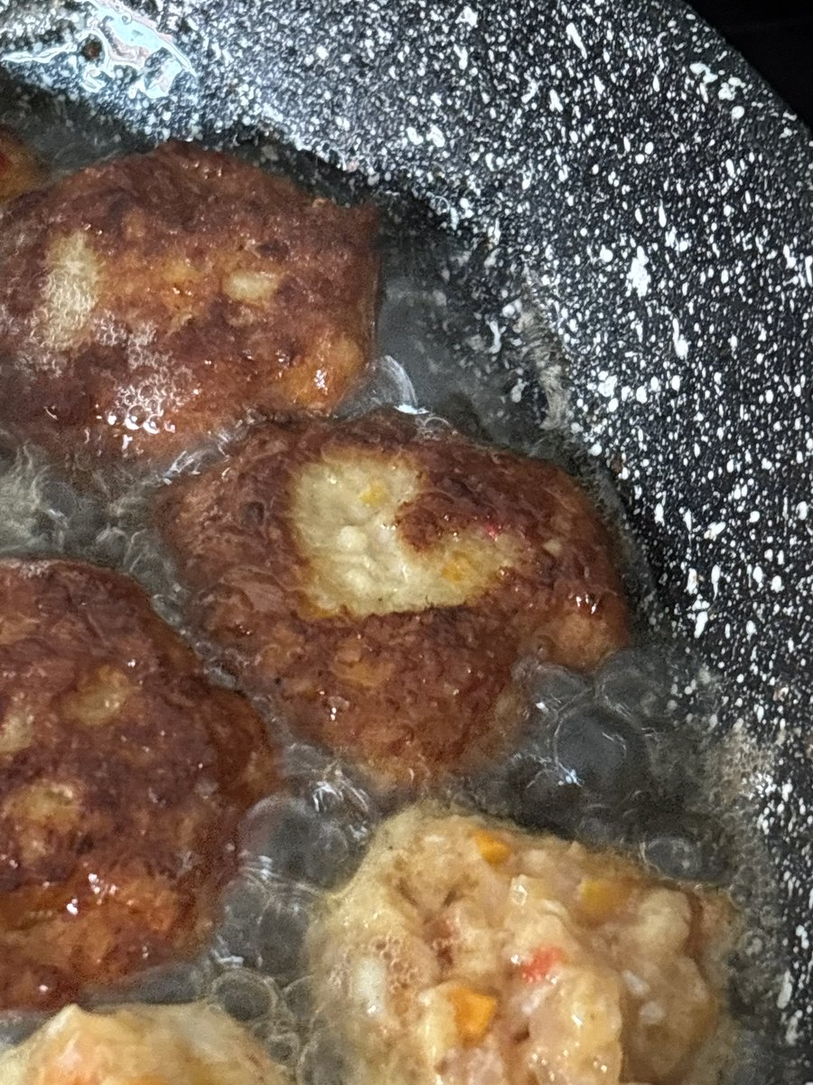 Didn’t expect my meatball to confess its feelings… ❤️😂 #FoodWithLove 

Proof that the secret ingredient is always love 🤍