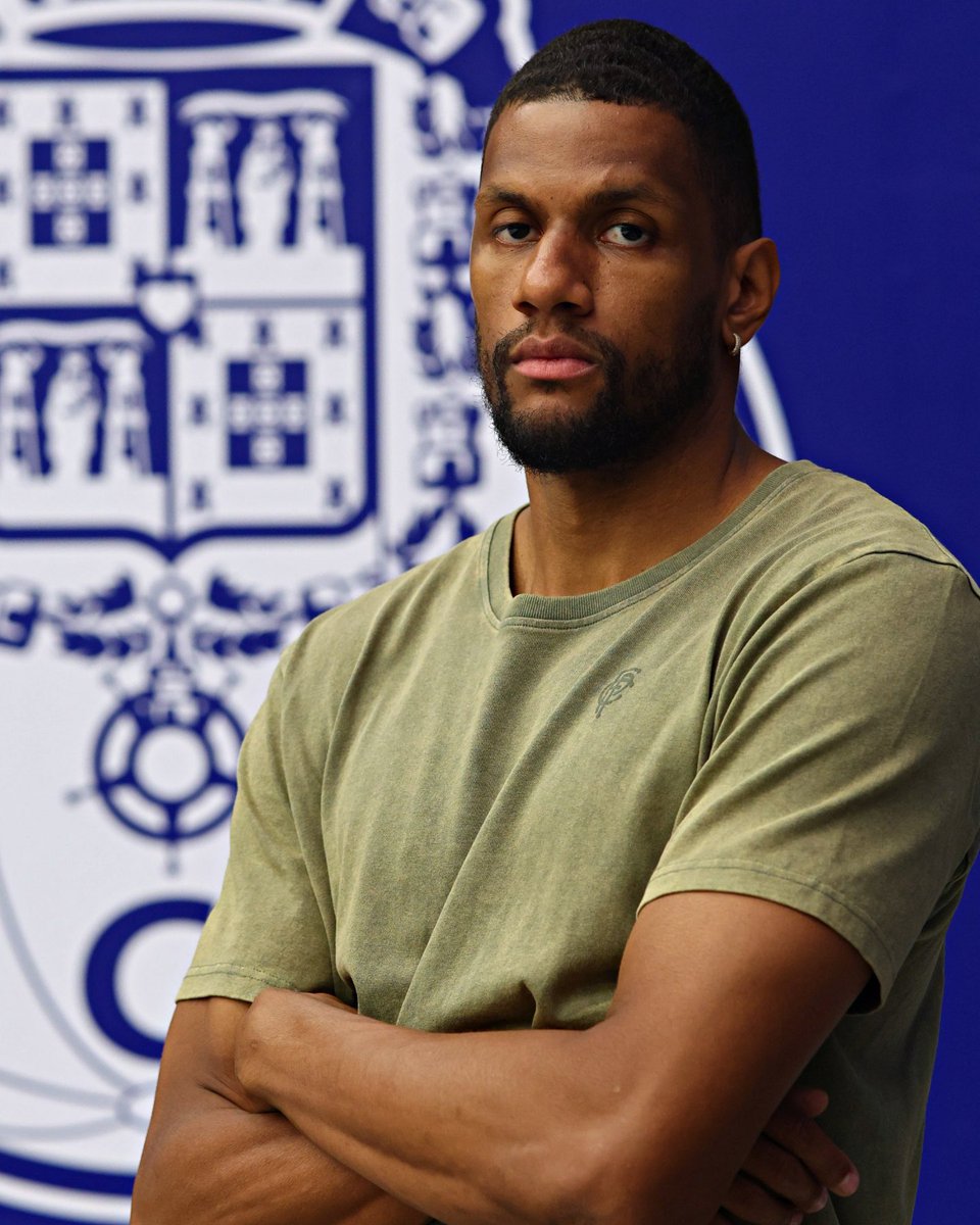Axel Toupane, campeão pelos Bucks em 2021, assinou pelo Porto.