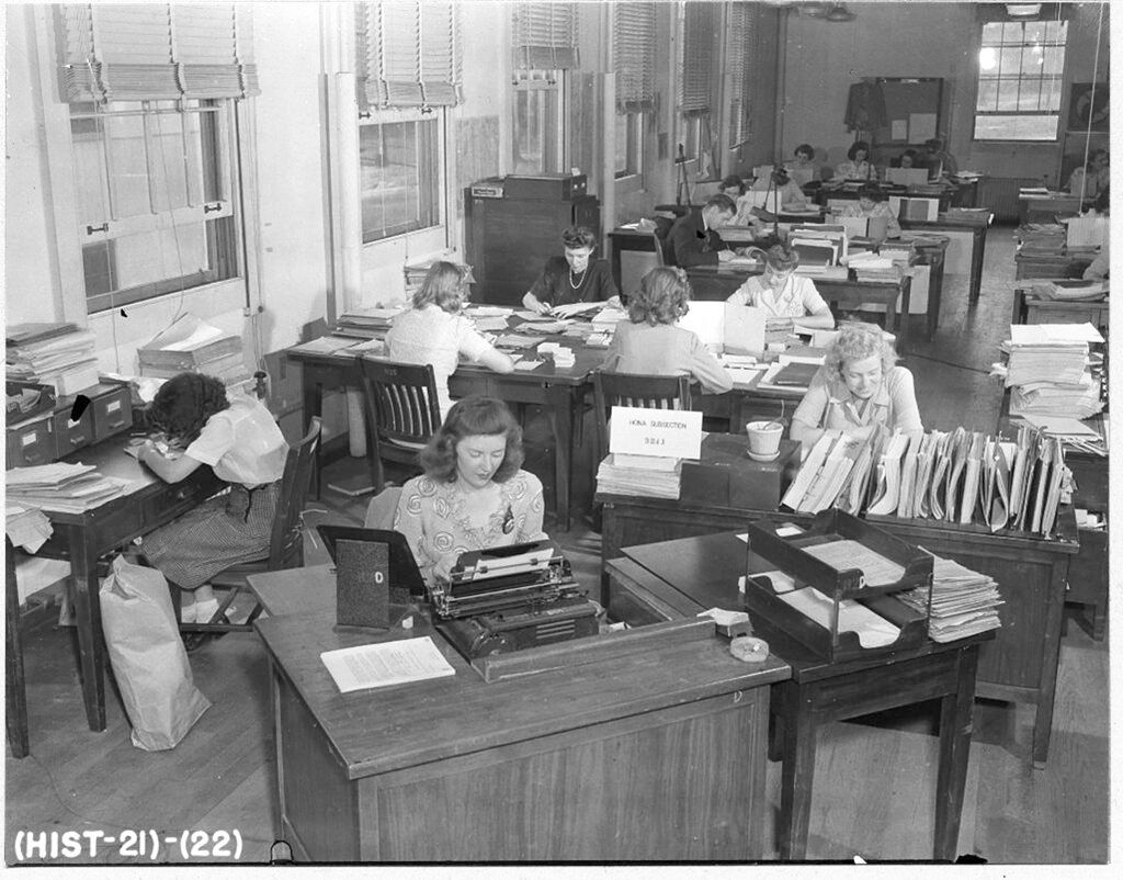 TheHistoryPress's tweet image. @BletchleyPark is perceived as a world of male intellectuals supported by a vast staff of women in menial roles. Dermot Turing has brought to light that this was not the case. Discover the remarkable women of WW2🧠👩💻: buff.ly/WKMzXde #WomensHistory #CodeBreaking #Enigma