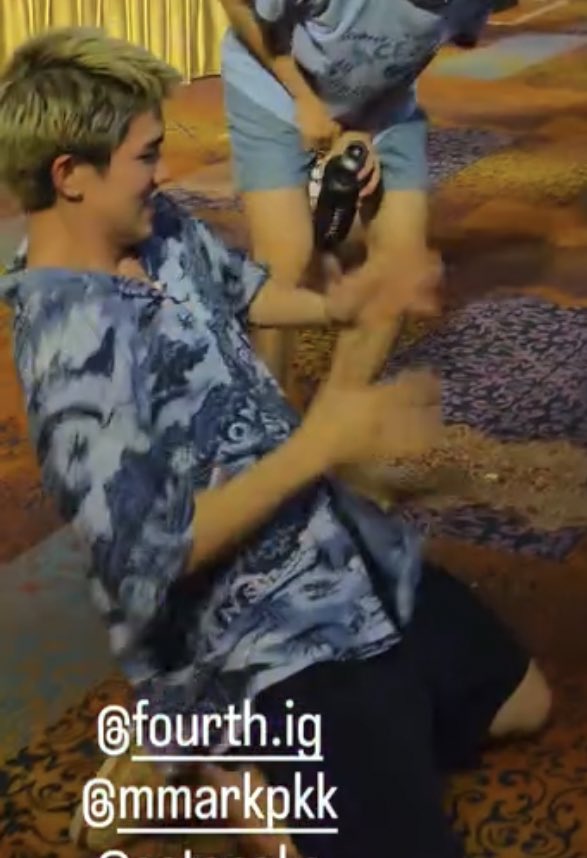 สนิทกับร่างกายไม่พอ สนิทกับพื้นด้วย5555555555555555555555555