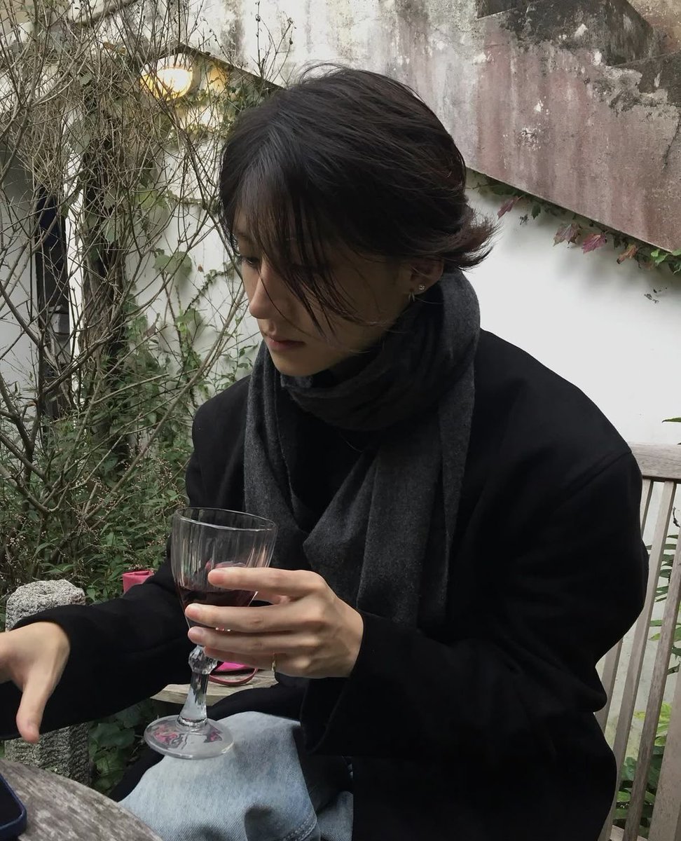 꽃돌이에서 >> 멋진아티스트같은동생 
모든 성장을 다 지켜본 서사가 너무 감동적임..