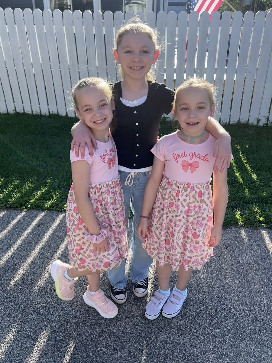 The Mack girl gang started school today! Look out 5th and 1st! 🩵🩷💜<a href="/CoachMack2017/">Coach Mack</a>