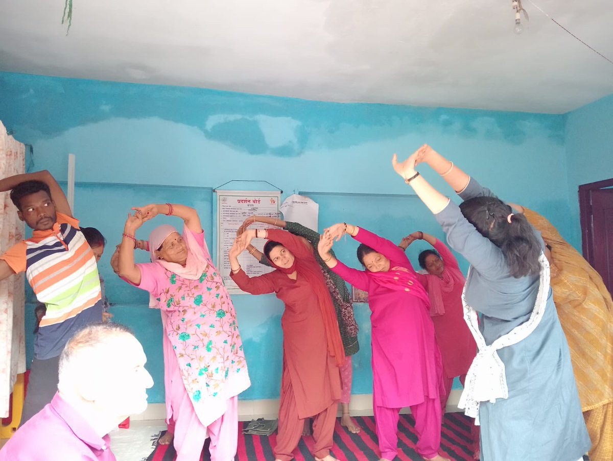 AAMKhalet's tweet photo. “YOGA=Breath In Peace,Breath out Stress”.
Yoga Session Conducted Aganwari Ramchowk Under AAM KHALET Block Gopalpur.
#meditation 
#yoga
#namasty
#yogamood
#yogaeveryday 
@GopalpurBm60622 https://t.co/knf8zRe9hh
