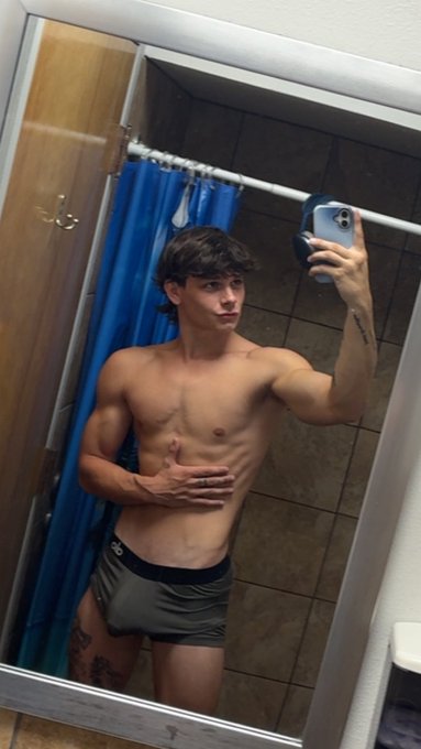 Watch NATHAN (300k)'s leaked NSFW photo on TwXstars